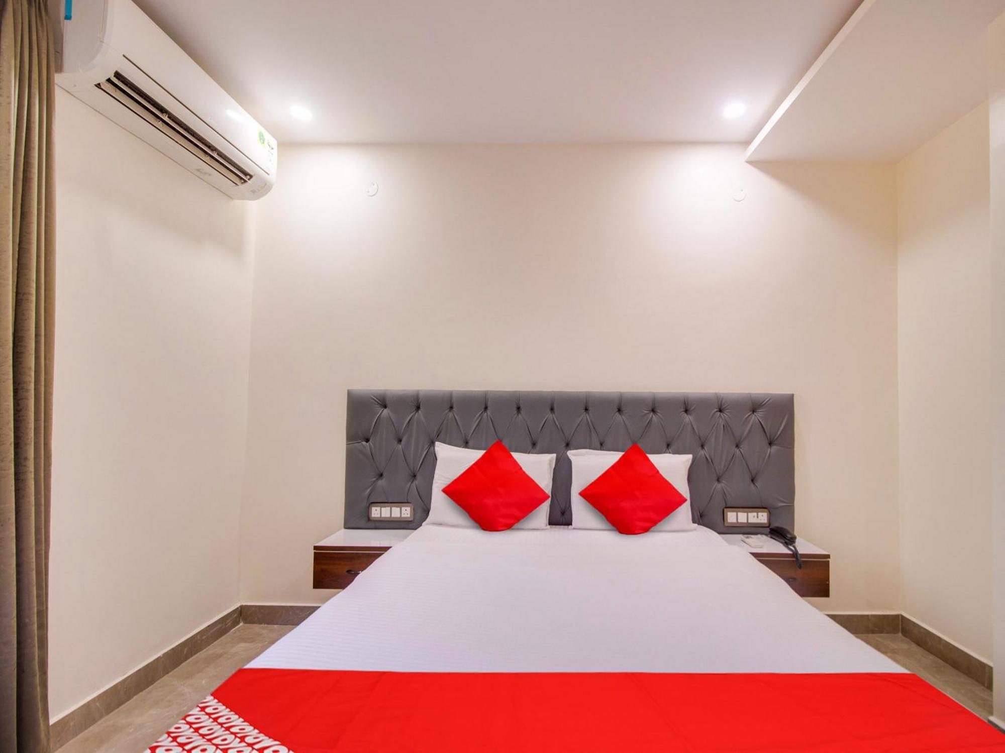 Hotel O Rr Residency Khammam Bagian luar foto