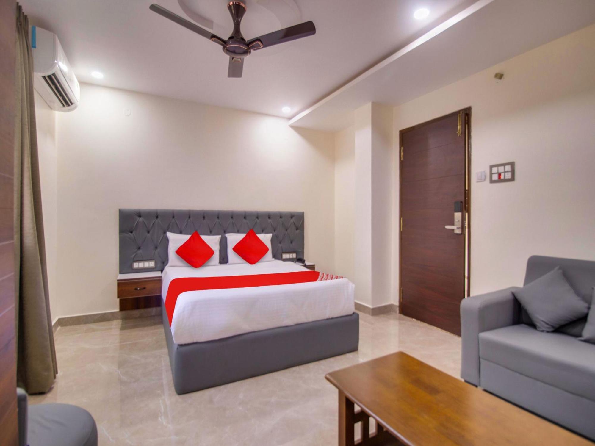 Hotel O Rr Residency Khammam Bagian luar foto